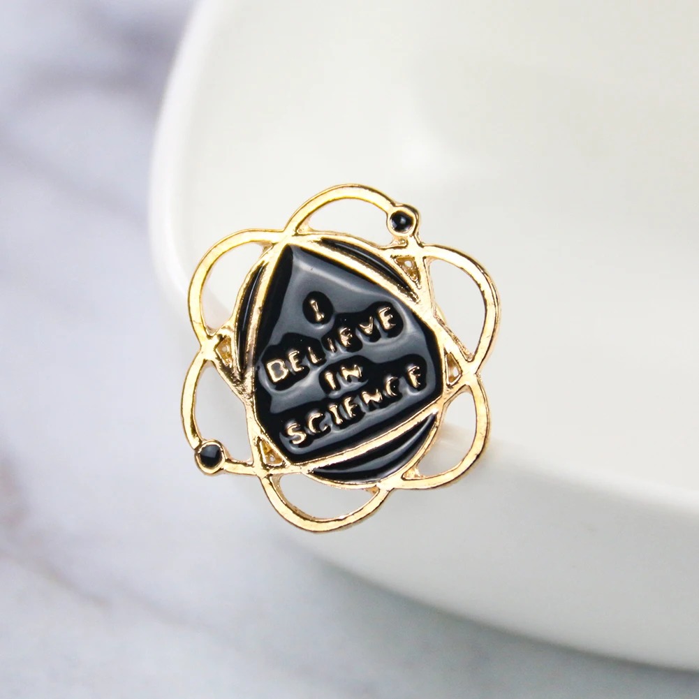 Science Themed Atom Brooch Hun - Science Hunter recensie en prijs