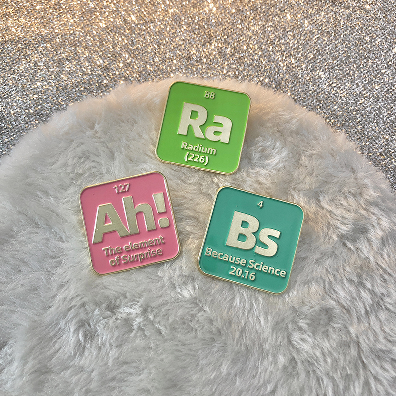 Periodic Table Enamel Pin Cust - Science Buddies recensie en prijs